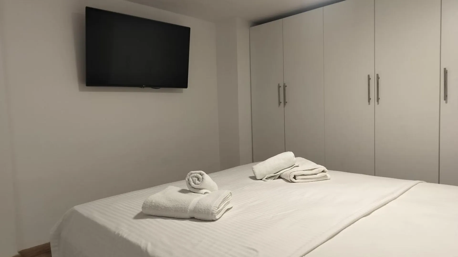 The White Loft - Explore Center By Foot Thessaloniki Apartment