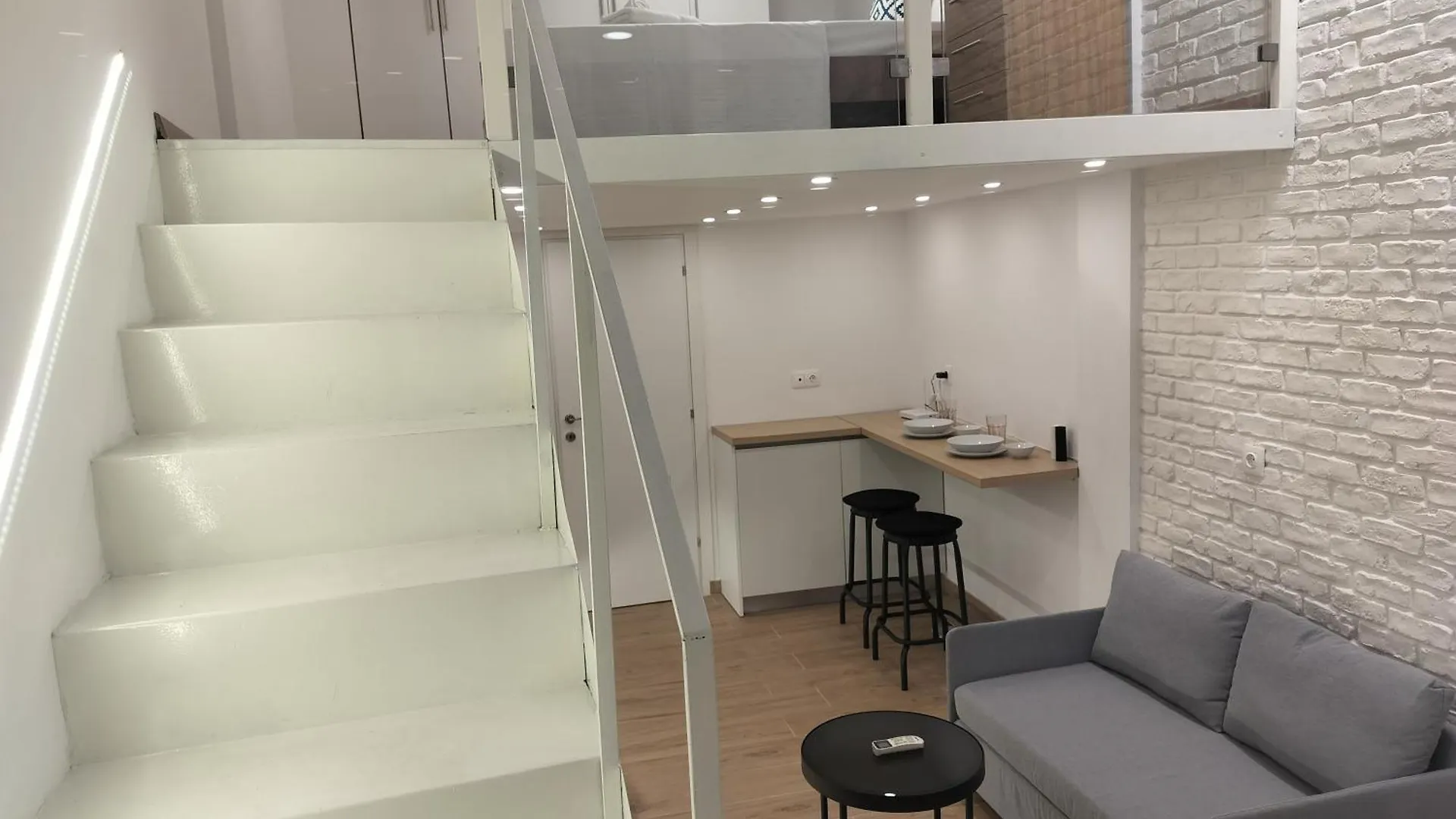 Apartment The White Loft - Explore Center By Foot Thessaloniki