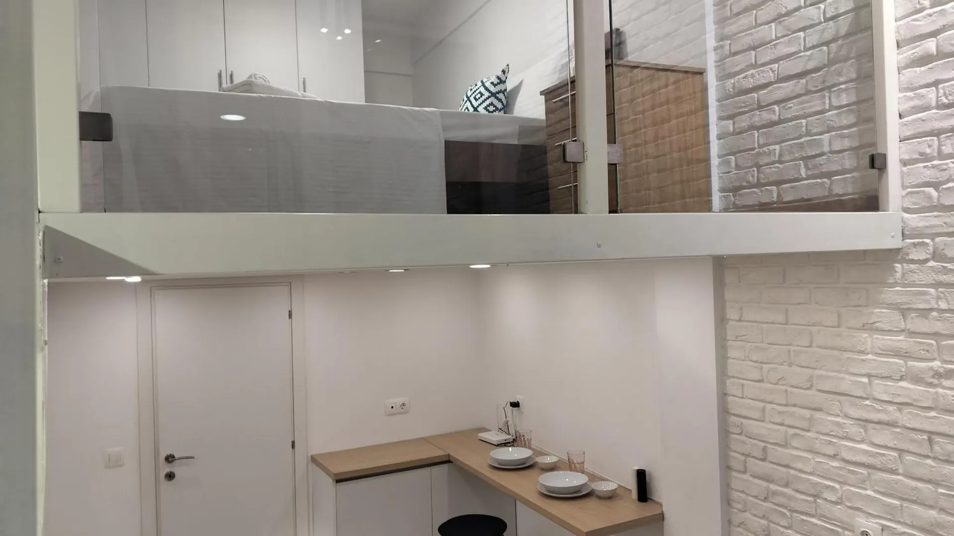 Apartment The White Loft - Explore Center By Foot Thessaloniki